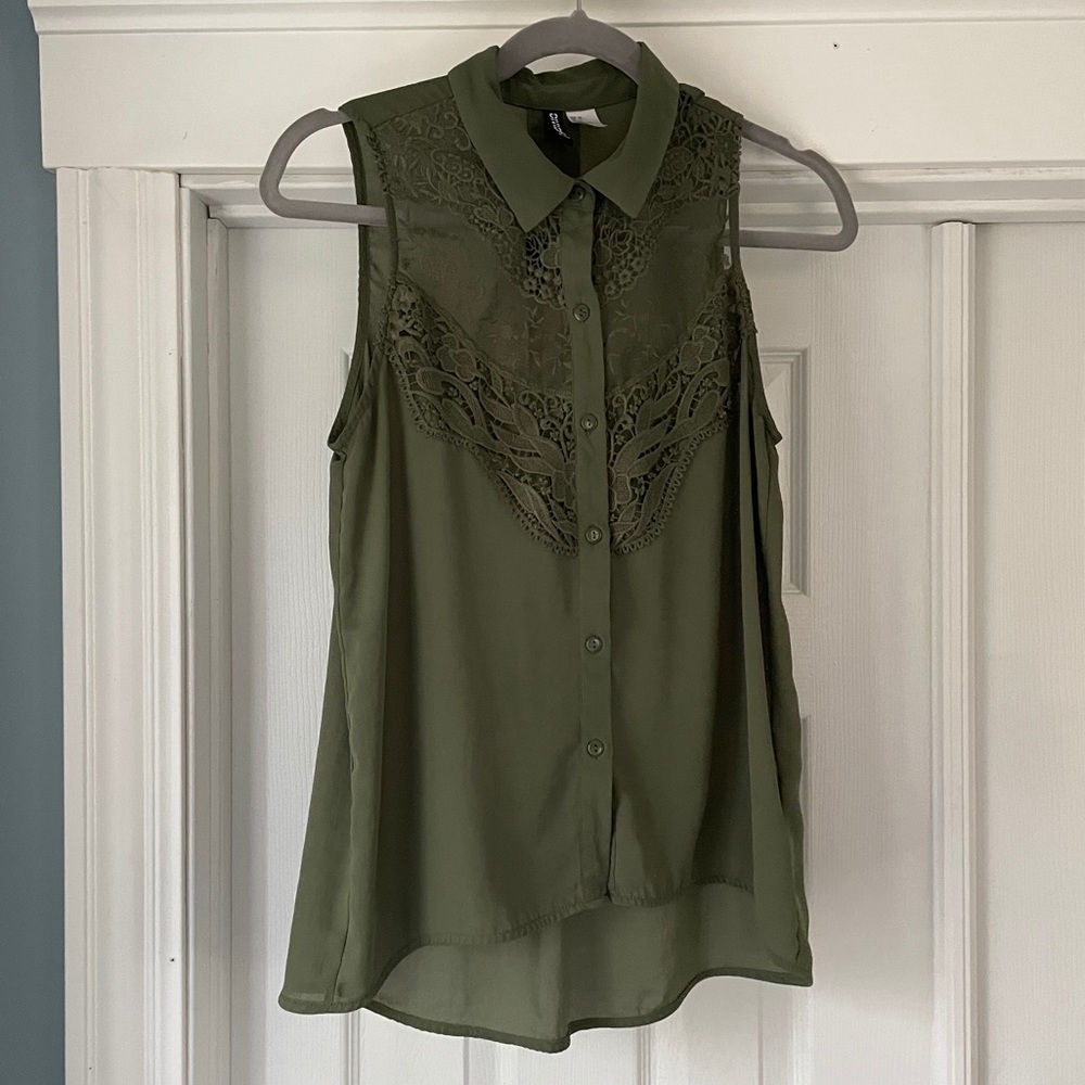 🌿3/$20 Divided Blouse